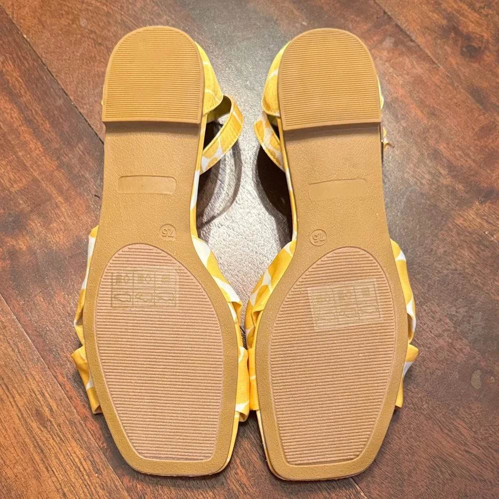 Journee Collection Yellow Patterned Flats - Picture 4 of 6